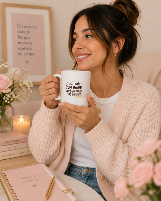 Me trato con amor incluso en los días difíciles | Taza de Cerámica Inspiradora